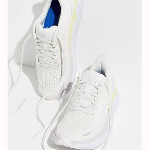 Hoka Clifton 8 in Blanc de Blanc / White size 9 EUC no visible wear - Womens